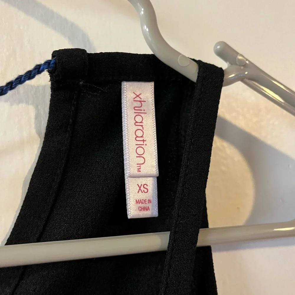 Black tank top! - Picture 3 of 4